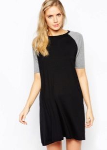Casual dress with raglan sleeves