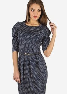 Dress with raglan sleeves for women with wide shoulders
