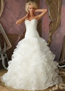 Magnificent wedding dress with flounces