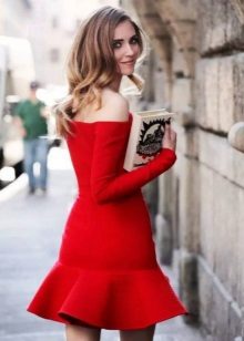 Red dress with flounce at the bottom of the skirt