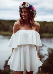 Dress with shuttlecock on the chest