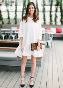 Shoes with lacing to the dress with frill at the hem