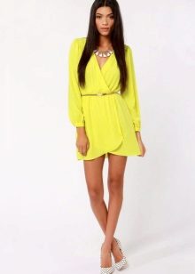 Accessories and jewelry for a dress with a smell