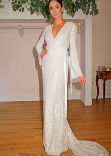 Long white dress with a smell