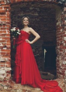 Dress with a train without heels