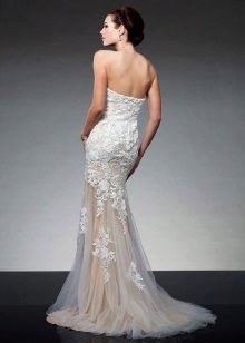 Beautiful white dress with a train
