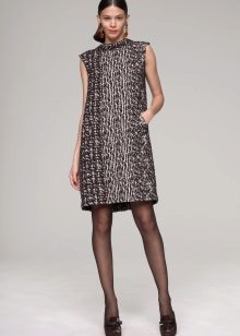 A warm dress trapeze