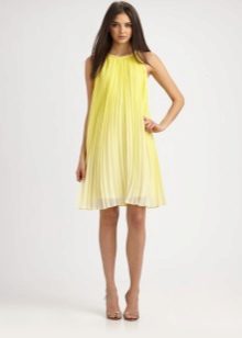 Yellow dress trapeze
