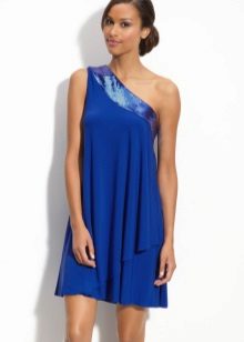 Blue dress trapeze
