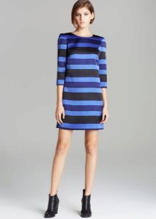 A warm dress trapeze