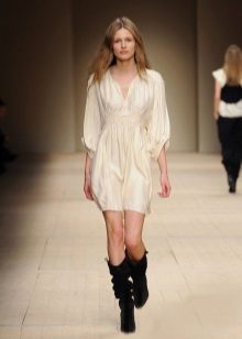 Dress tunic at a fashion show