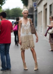 Dress for every day in the style of the 30s