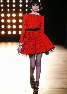 Dress at the prom in the style of style in the peas