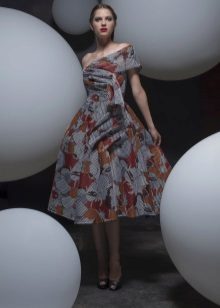 Evening dress in the style of style