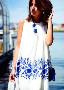 Sleeveless dress for pregnant