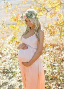 Sleeveless dress for pregnant