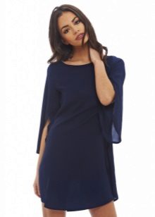 Dress with wide sleeves for figure type Pear