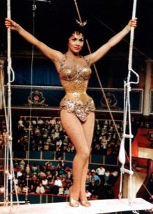 Gina Lollobrigida - hourglass figure