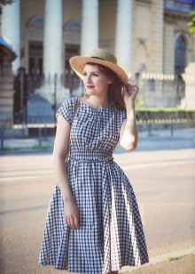 Accessories and jewelry for a checkered dress