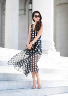 Accessories and jewelry for a checkered dress