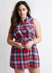 Red-blue-white check dress shirt for obese women