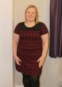 Dress in a cage straight cut with a black collar for obese women