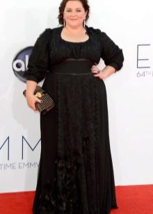 Black dress in a floor with a sleeve three quarters for full