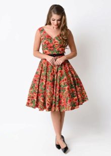 Dress 50's style for women with wide hips