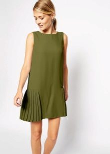 Dress with pleated side skirt