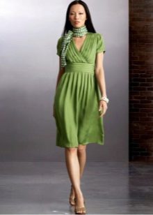 Bracelet and scarf to pleated dress