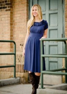 Casual dress with a high waist for full