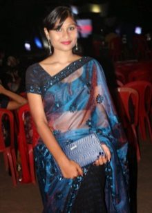 Clutch to blue saree