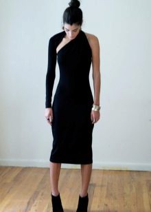 Knitted black fitting dress