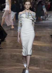 Spring dress with straight sleeves