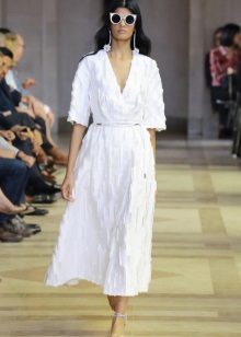 Spring dress with three-quarter sleeves