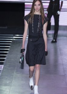 Dress to the knee spring