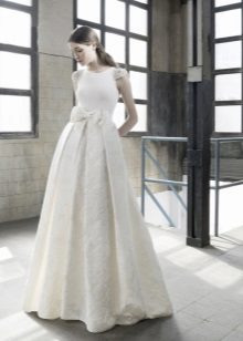 Autumn wedding dress to the floor