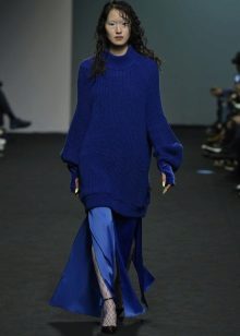 Autumn dress to the floor with a sweater