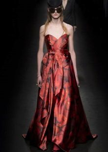 A-line strapless dress to the floor