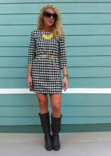 Boots to the dress crow's feet