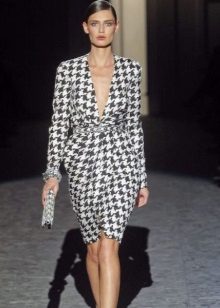 Dress with the smell of goose feet midi length with a deep neckline