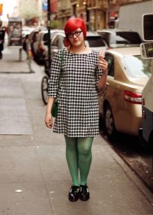 Dress crows feet in combination with green tights and black oxfords
