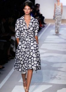 Dressing gown for women with a figure of the Rectangle type