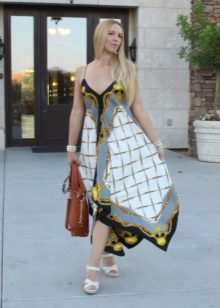 an example of a dress from Pavloposadsky handkerchiefs