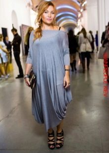 Dress bag with heeled sandals