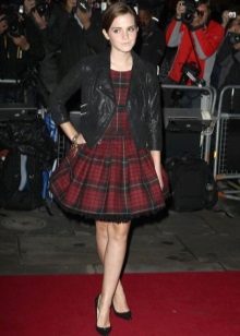 Checkered dress with a multi-layered skirt in the sun in combination with a leather jacket