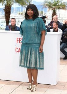 Mid-length dress with low waist for full