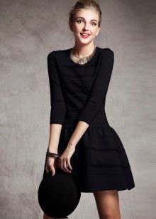 Accessories and decorations to the dress with low waist