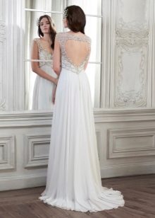 Dress with a sweetheart neckline