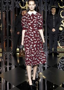 Dress in the style of the 40s with a collar flared